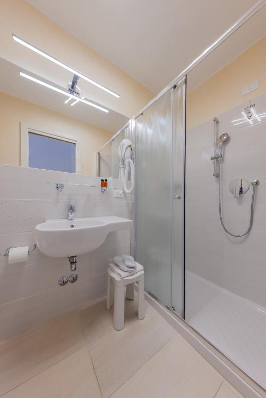 Superior Triple Room image 2