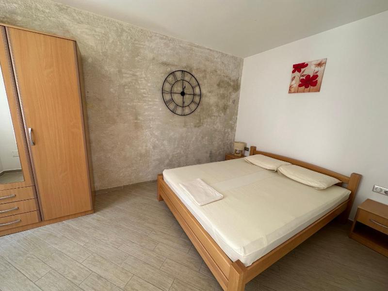 Apartment with Garden View image 1