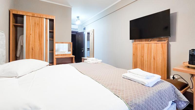 Double or Twin Room with Balcony image 3