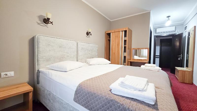 Double or Twin Room with Balcony image 4