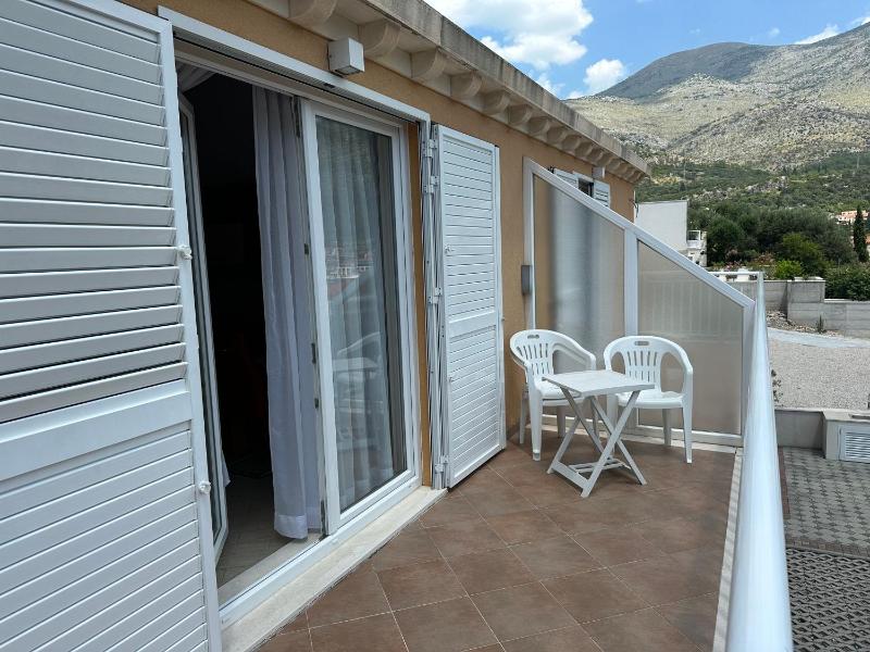 Apartment with Balcony image 4