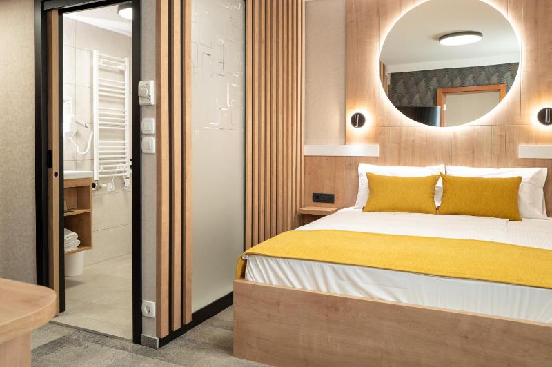 Standard Triple Room image 1