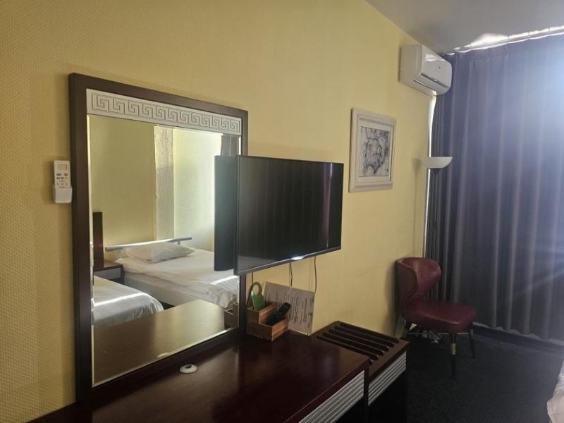 Double or Twin Room with View image 3