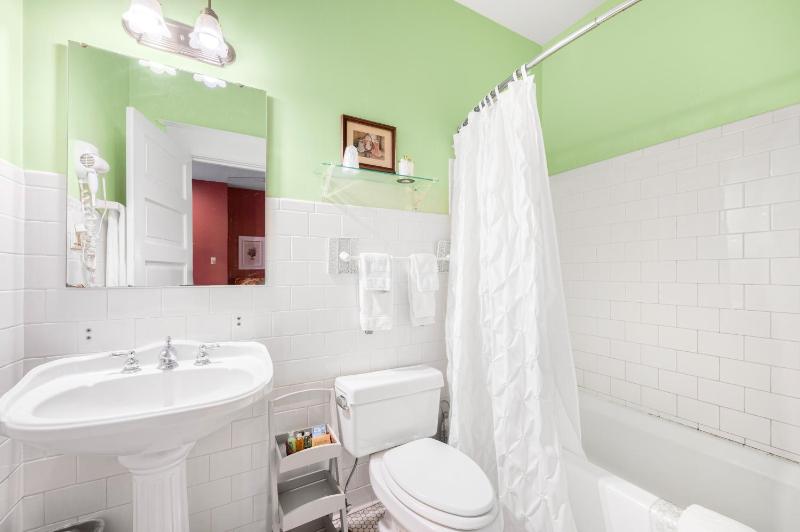 Queen Room - Idylls of An Author image 2