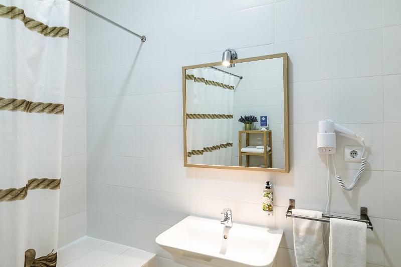 Standard Suite with Kitchenette and River View image 3