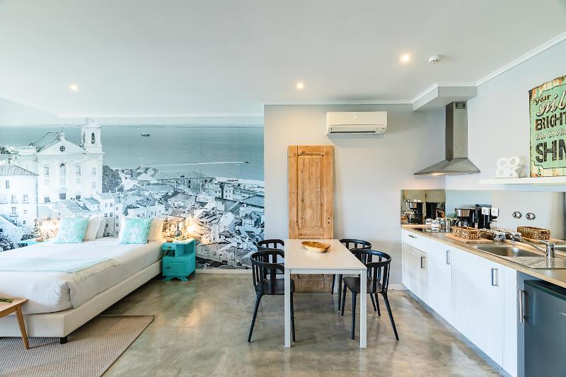 Family Suite with Kitchenette and River View image 4