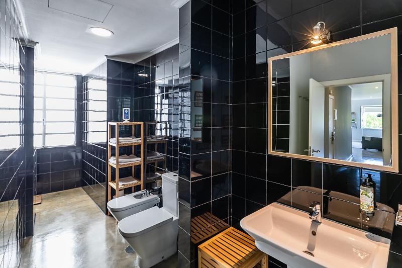 Family Suite with Kitchenette and River View image 3