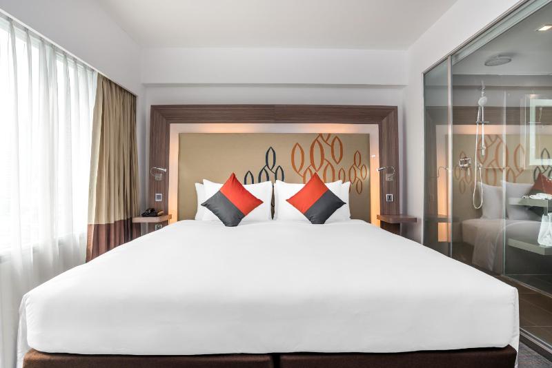 King Guest Room image 3