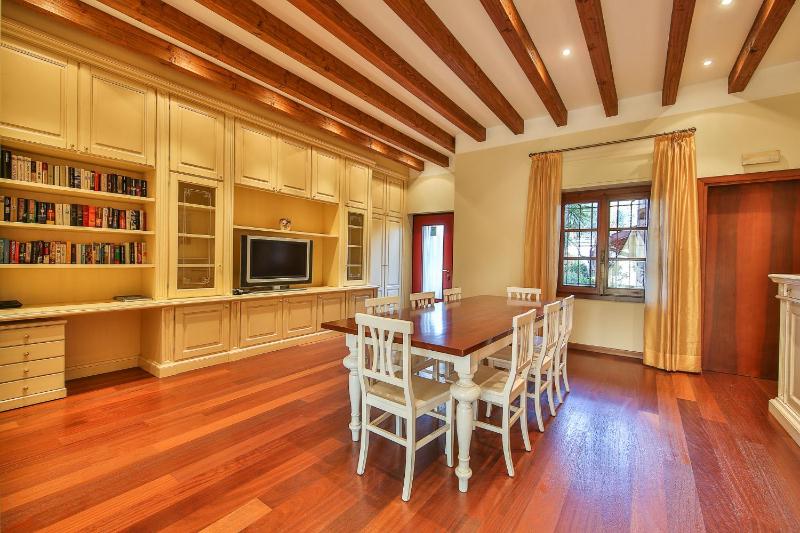 Three-Bedroom Apartment (8 Adults) image 4