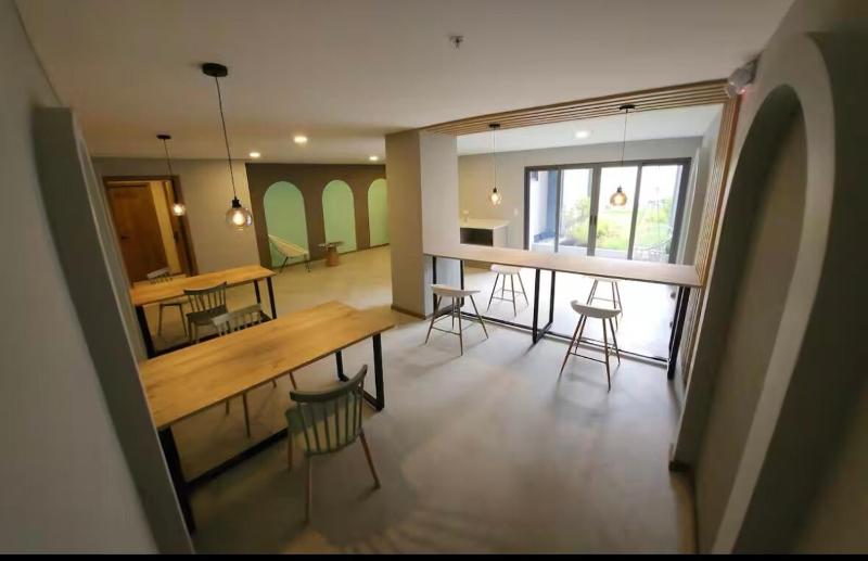 Modern studio overlooking the park - image 2
