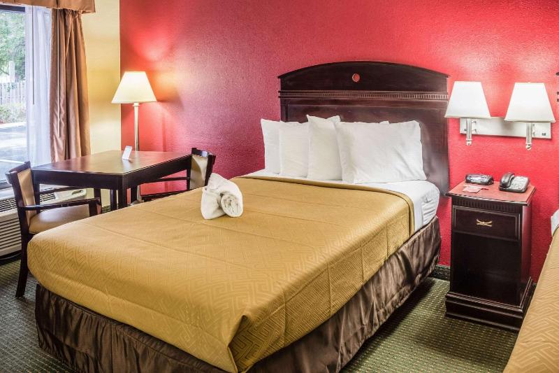 Double Room with Two Double Beds - Non-Smoking image 4