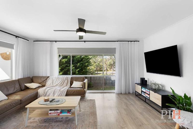 Family Retreat in Cowes 4 Bdr - image 8