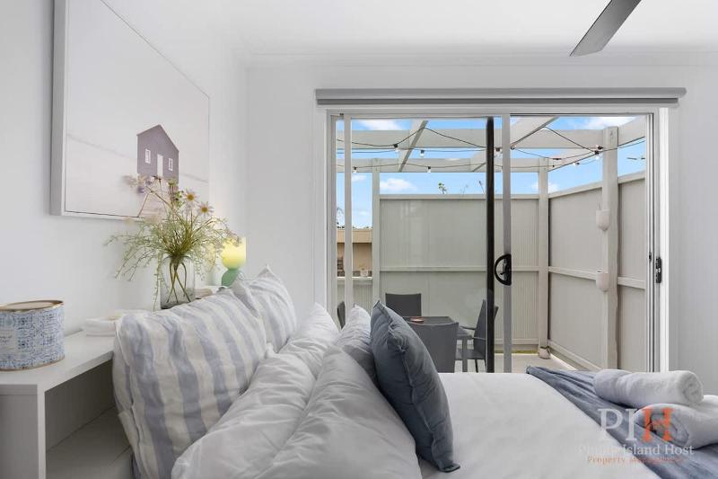 Family Retreat in Cowes 4 Bdr - image 15