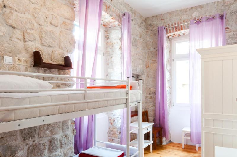 Small Twin Room image 2