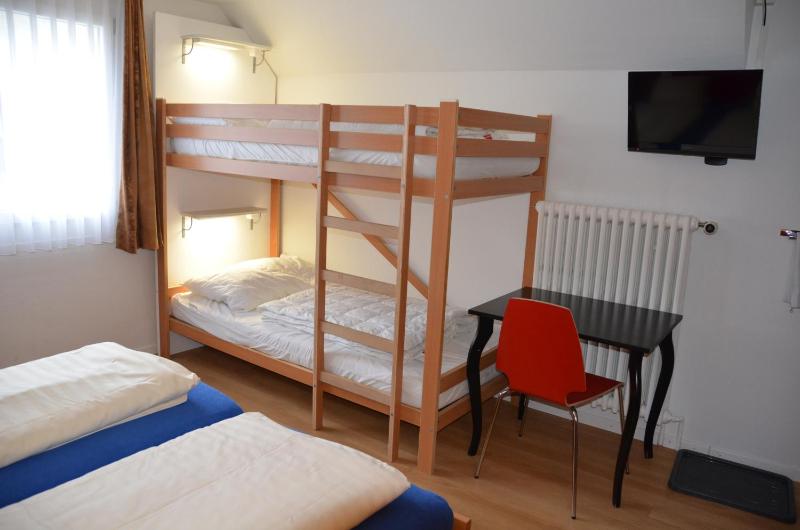 Double Room with Shared Bathroom image 2