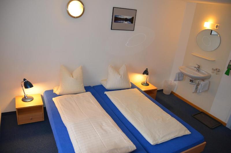 Double Room image 3
