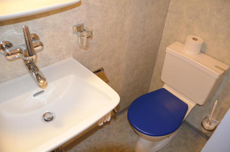 Single Room with Shower image 2