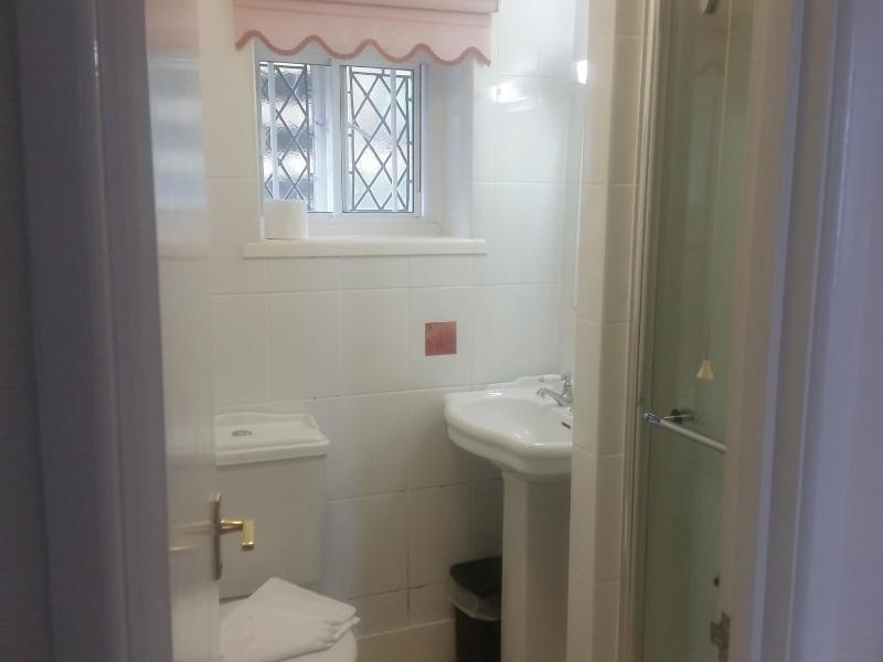Small Double Room image 4