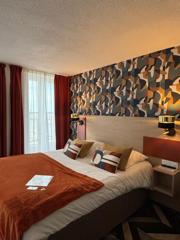 Double Room with Marina View image 3