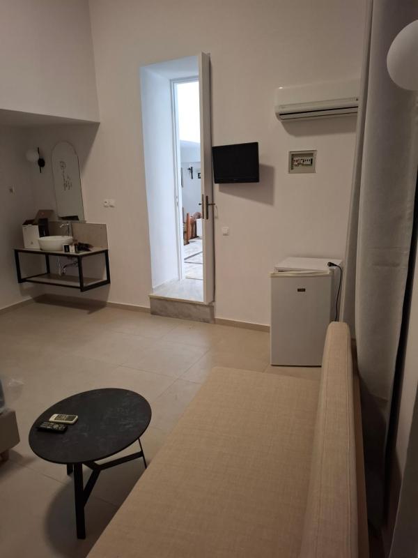 Economy Double Room image 3