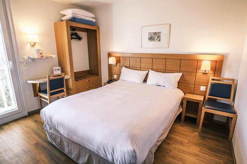 Double Room image 2