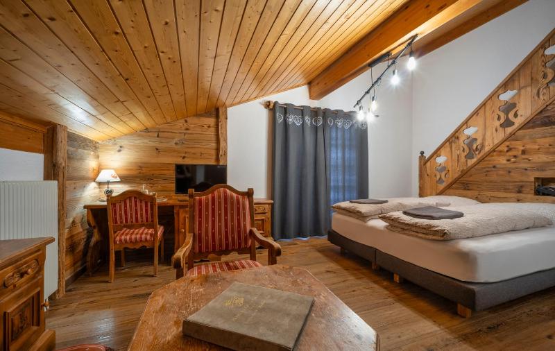 Chalet Junior Suite Family with Balcony and Mountain View image 3