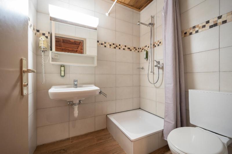 Corner Twin Room with Balcony image 4
