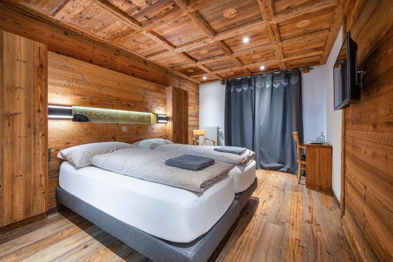 Corner Twin Room with Balcony image 1