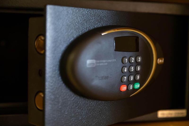 Connecting Rooms image 2