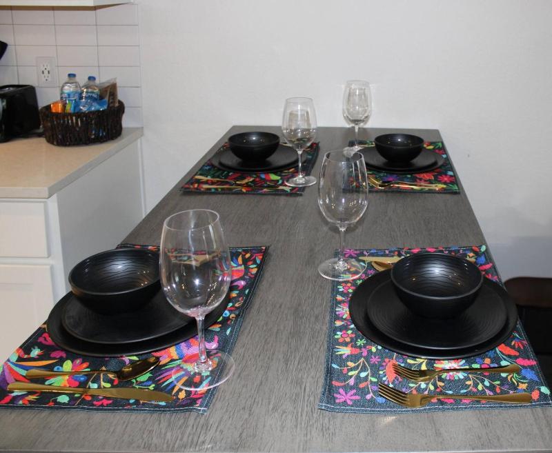 IG-Worthy Fiesta DT Retreat hotel Apt free Parking and Pets Allowed - image 10