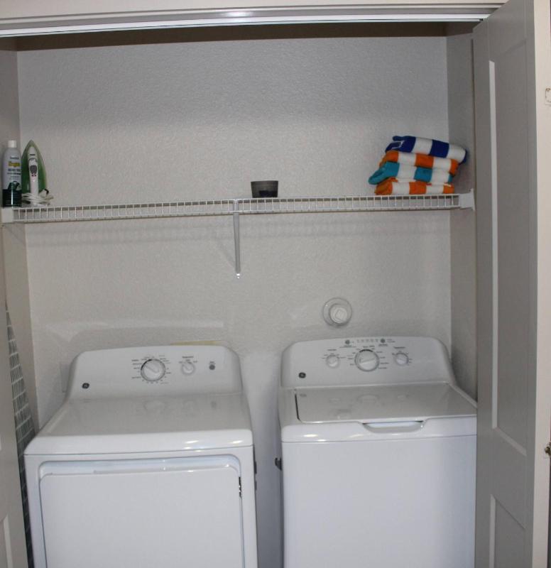 IG-Worthy Fiesta DT Retreat hotel Apt free Parking and Pets Allowed - image 7