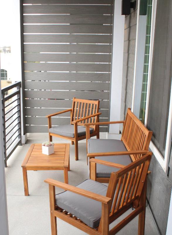 IG-Worthy Fiesta DT Retreat hotel Apt free Parking and Pets Allowed - image 19