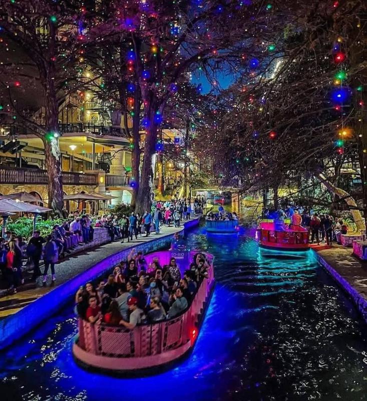 IG-Worthy Fiesta DT Retreat hotel Apt free Parking and Pets Allowed - image 9