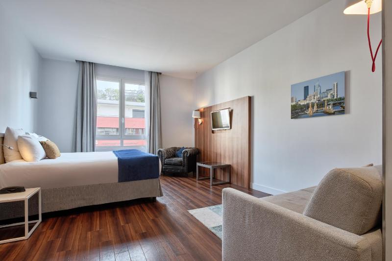 Privilege Triple Room image 3