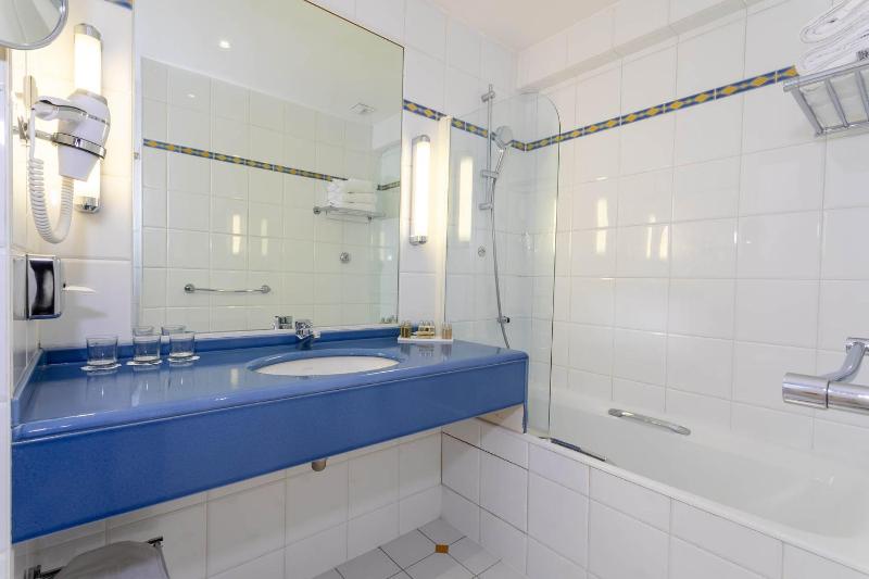 Connecting Rooms image 4