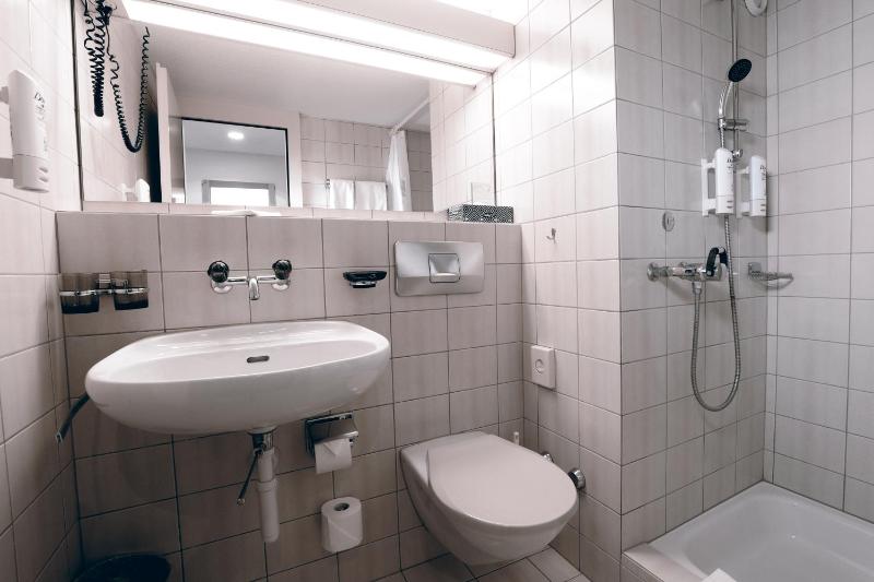 Standard Single Room image 3
