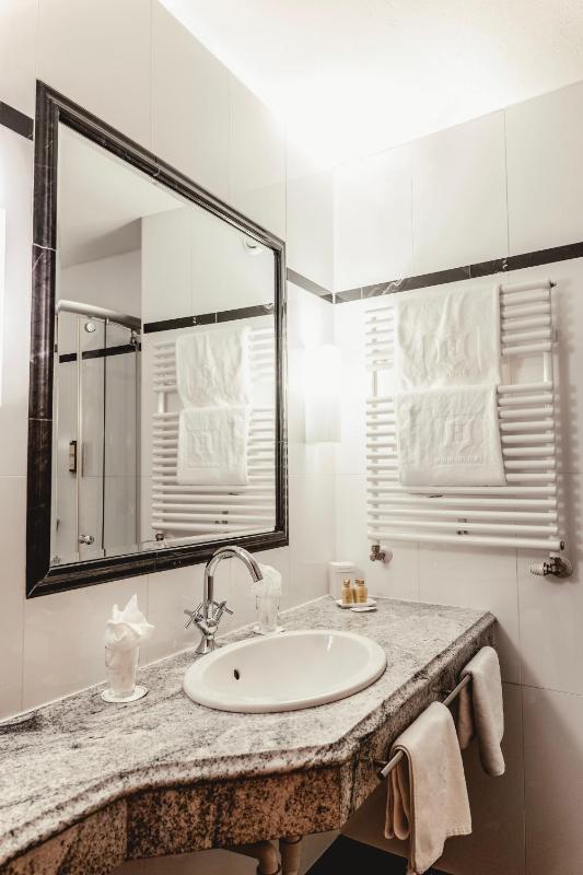 Double Room image 4