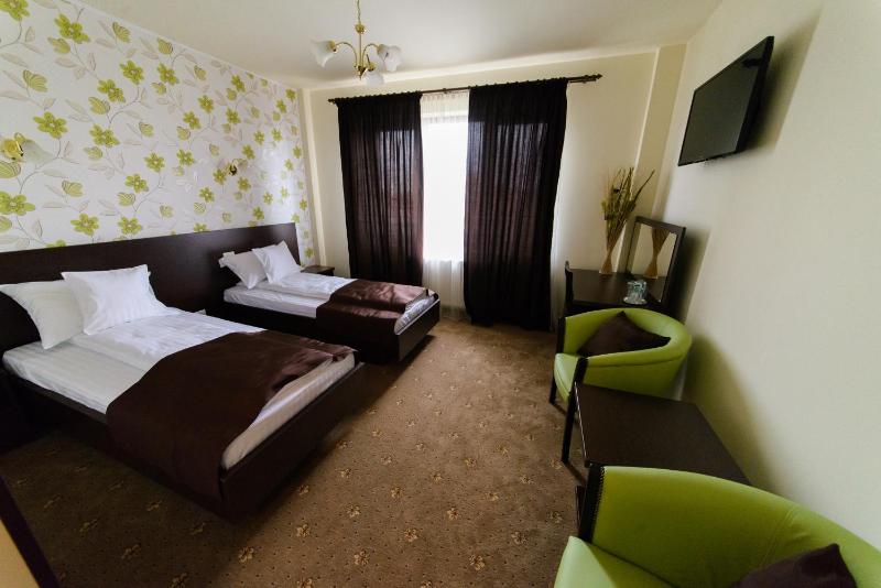 Standard Twin Room image 1