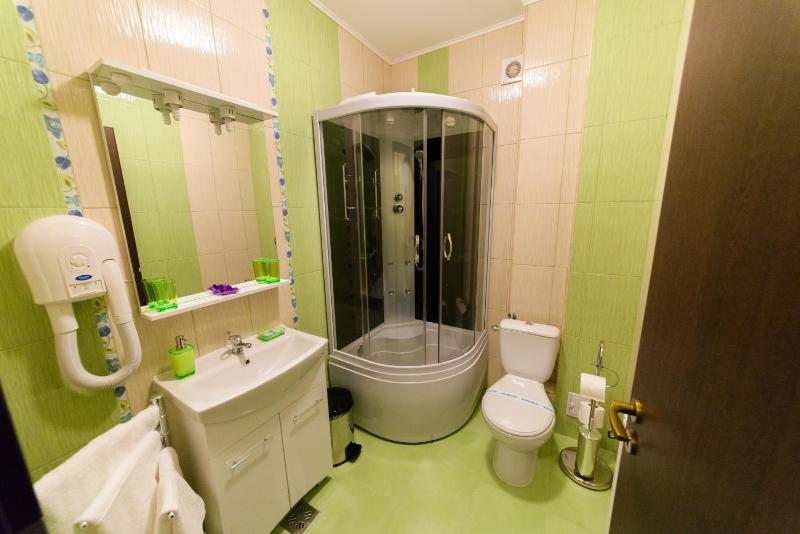Standard Twin Room image 3