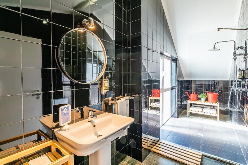Family Suite with Kitchenette and City View image 3