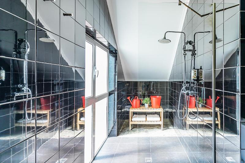 Family Suite with Kitchenette and City View image 2