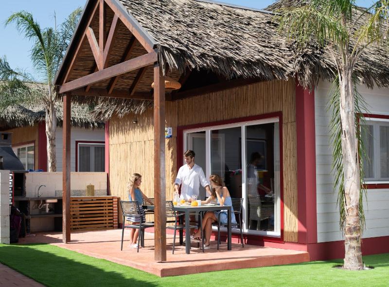 Deluxe Bungalow image 1