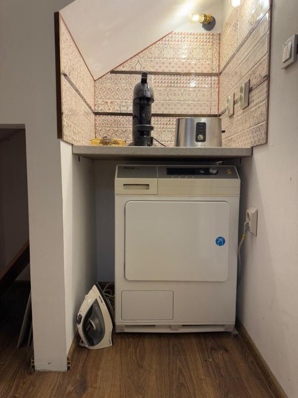 One-Bedroom Apartment with View image 4
