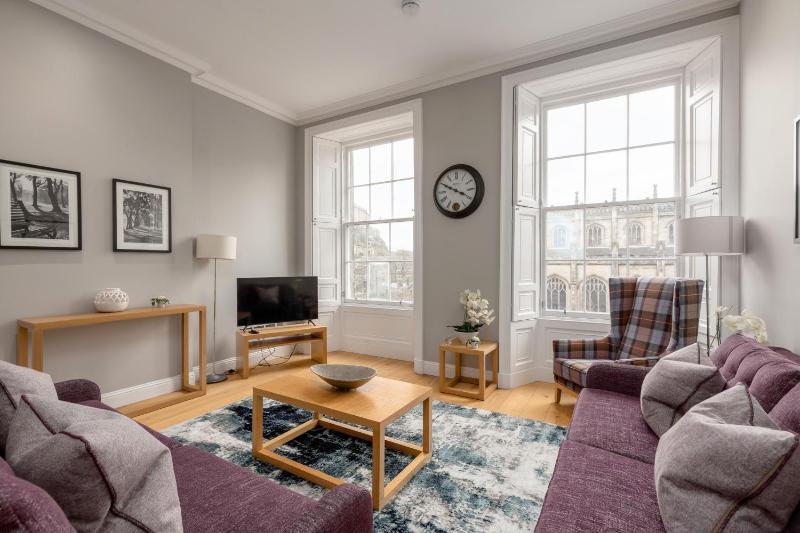 Classic Two-Bedroom Apartment with Castle View image 3