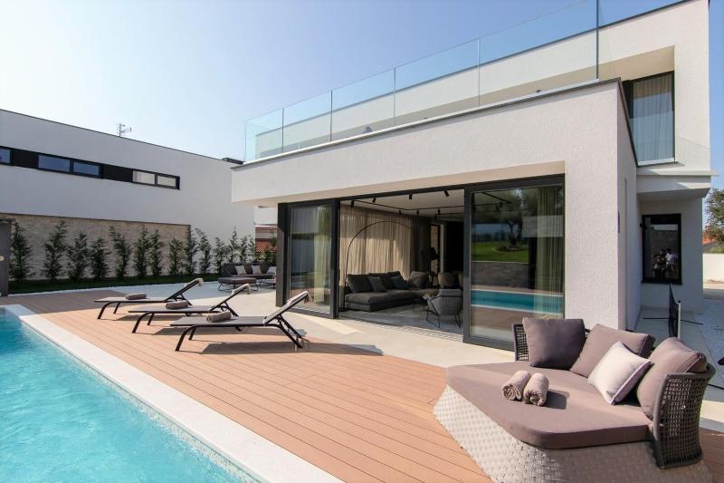 Villa #1 for 8 people near Rovinj with 50 m2 private pool sauna & pet friendly - image 4