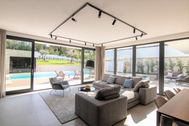Villa #1 for 8 people near Rovinj with 50 m2 private pool sauna & pet friendly - image 7