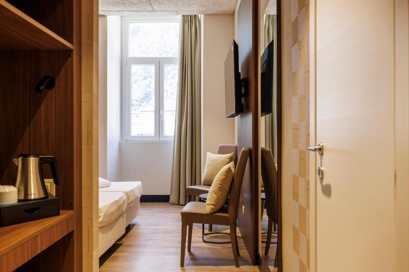 Double Room image 3