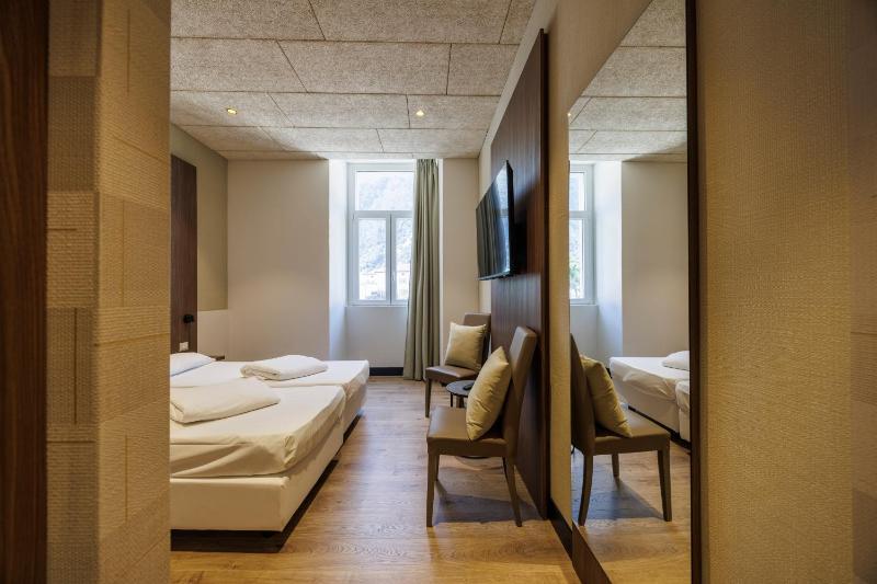 Double Room image 4