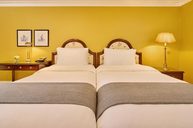 Executive Twin Room image 3