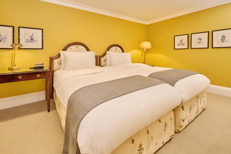 Executive Twin Room image 1